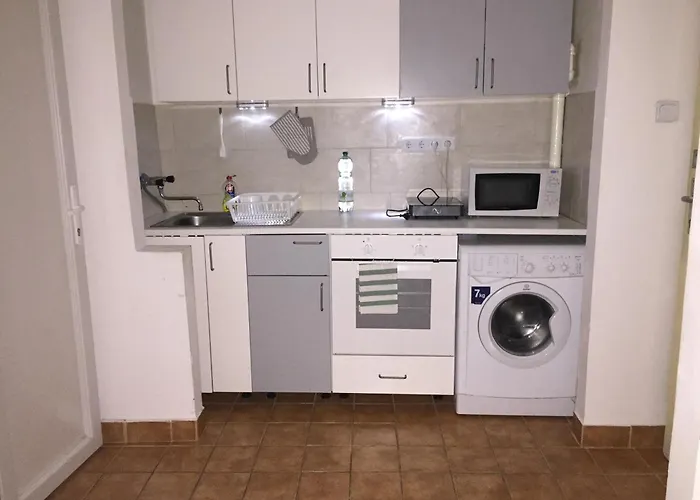 Newberry Apartment With Balcony