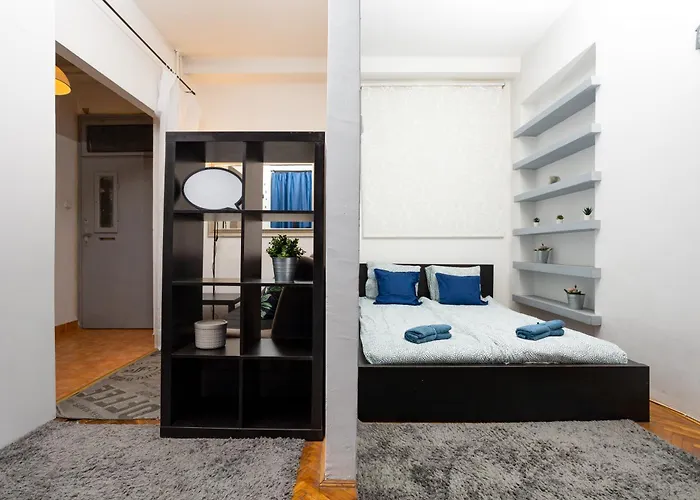 Newberry Apartment With Balcony